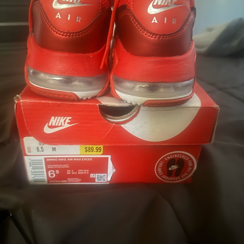Nike Women Air Max Excee Red Sneakers